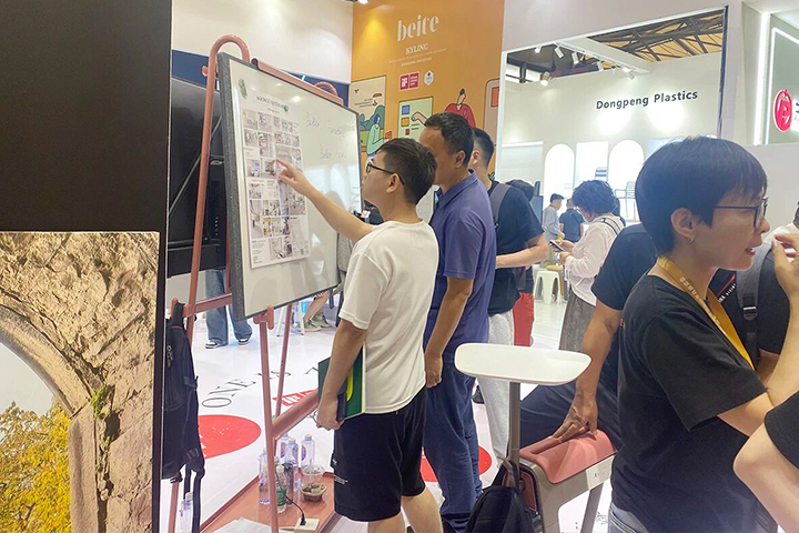 第三十届家具展首日观察：北特“模块化+可持续”双轮驱动，引领办公场景升级新范式